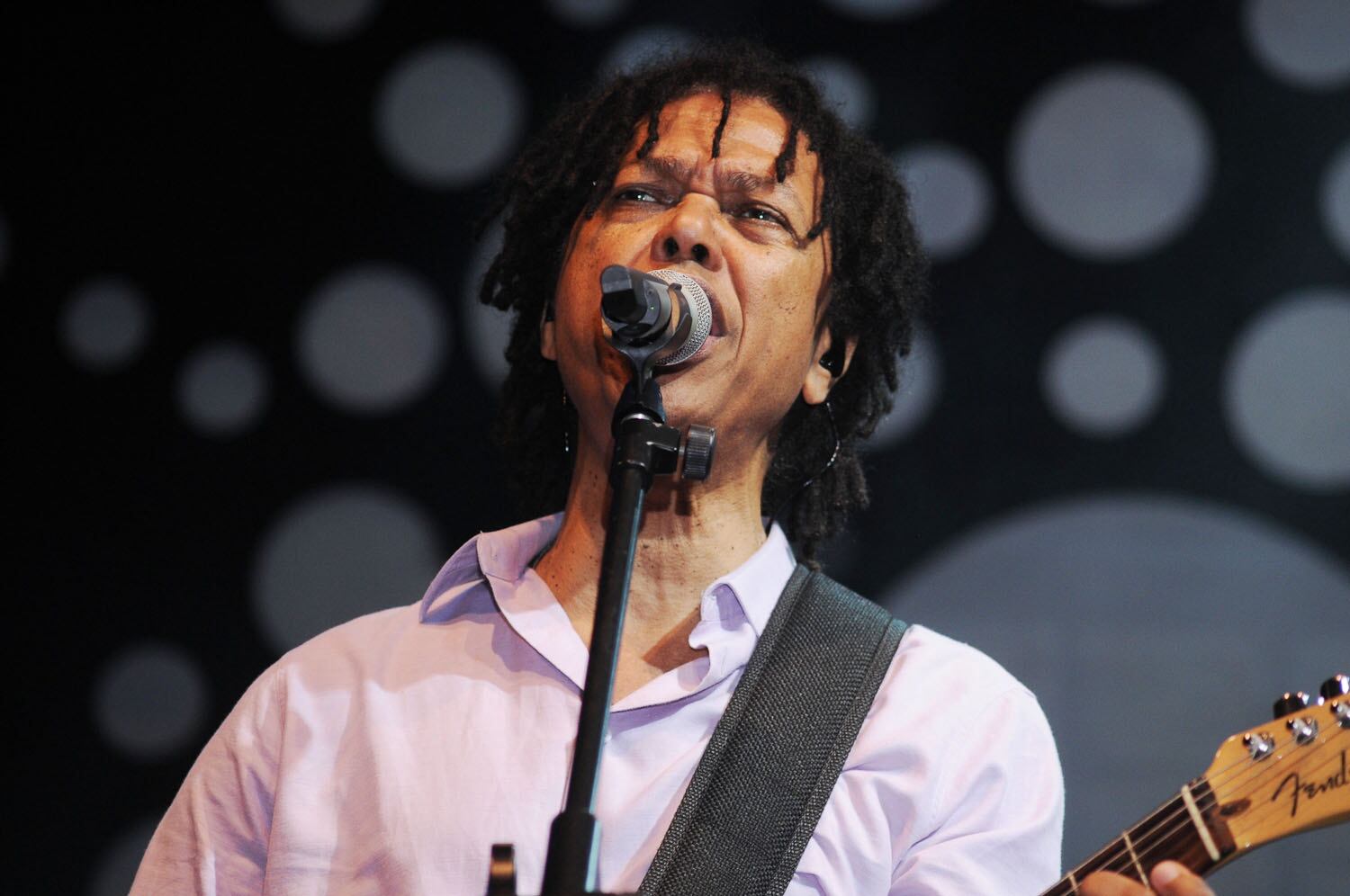 Djavan canta músicas do novo disco e sucessos já conhecidos