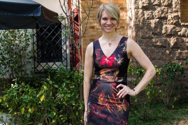 Laura Wie não deixou de dar o seu abraço à amiga Val Marchiori