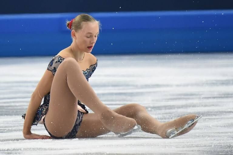 Já a tcheca Elizaveta Ukolova foi ao chão durante o programa livre da patinação artística, um dos esportes mais bonitos do programa olímpico