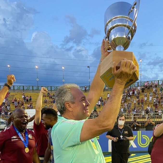 Abel Braga ergue a Taça Guanabara