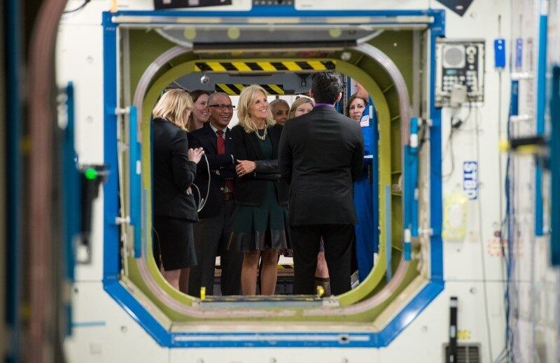 Jill Biden, esposa do vice-presidente dos EUA, Joe Biden, visitou a Nasa
