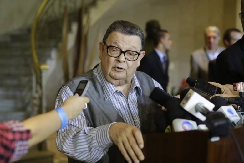 Outro ex-ministro, o economista Antônio Delfim Neto, lamentou a morte do empresário, dizendo que foi uma “perda inestimável”.
— Se você quiser uma definição de empresário, usa Antônio Ermírio. Fica um sentimento de saudade antecipado porque ele vai fazer muita falta. Ele analisava bem projetos e tinha uma coisa importante: era capaz de somar riscos