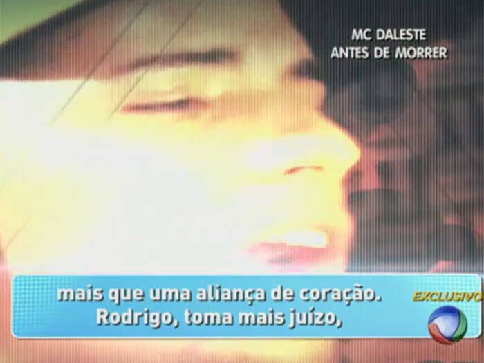

Mais que uma aliança de coração. Rodrigo, toma mais juízo,



+ Aproveite e confira as matérias do programa Domingo Show

+ Já curtiu a página do Domingo Show no Facebook? É só clicar!

+ Siga o Domingo Show no Twitter e receba todas as notícias do programa
