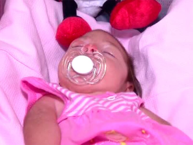 Como tantas mulheres no Brasil que encaram a doença, Raissa não mede esforços para cuidar da filha. Ela deixou o trabalho, desistiu da pós-graduação e passa o dia inteiro com a pequena