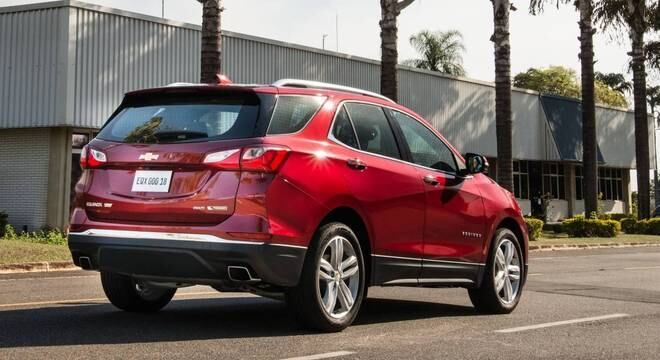 traseira do Equinox parece elevada e desenho é inspirado nos modelos maiores da linha GM