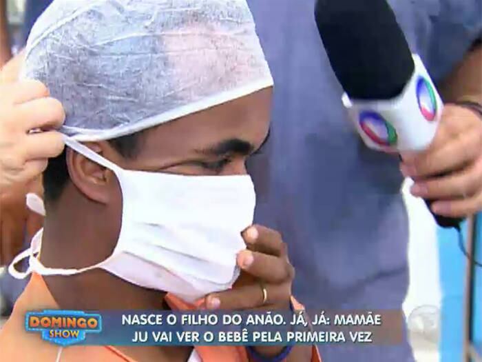 Feliz da vida e com a voz embargada, Marquinhos apenas conseguiu dizer que estava feliz

—

É um sentimento

de felicidade

+ Aproveite e confira as matérias do programa Domingo Show

+ Já curtiu a página do Domingo Show no Facebook? É só clicar!

+ Siga o Domingo Show no Twitter e receba todas as notícias do programa