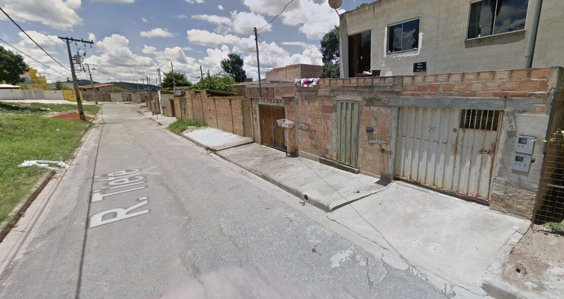 Crime ocorreu durante a madrugada dessa quinta-feira (4); suspeito não foi localizado