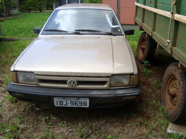 No lote 3, o interessado vai encontrar um Volkswagen Santana e um Fiat Prêmio com lance inicial de R$ 1.500. O VW Santana é de 1984