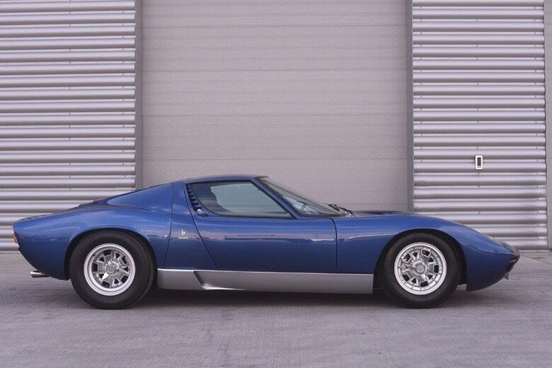 O motor original também foi modificado, passando a 380cv, com 0 a 100km/h em menos de 6 segundos 