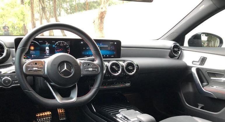 A35 tem sistema multimídia MBUX com inteligência artificial e resposta aos comandos de voz