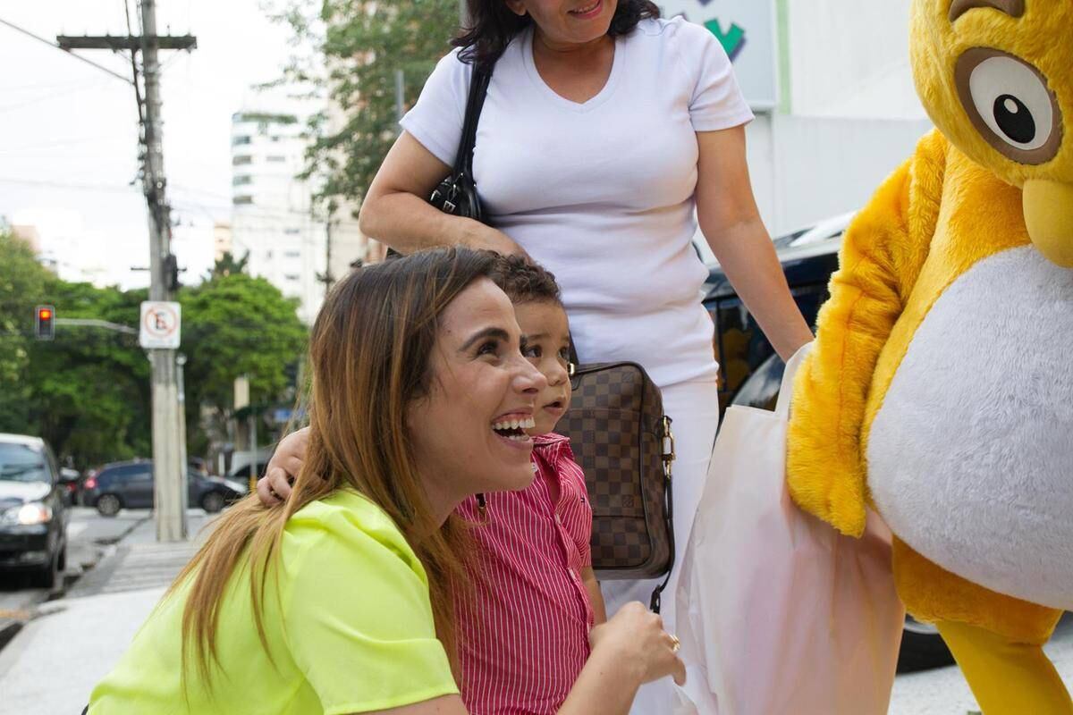 Wanessa marca presença na festa de Helena