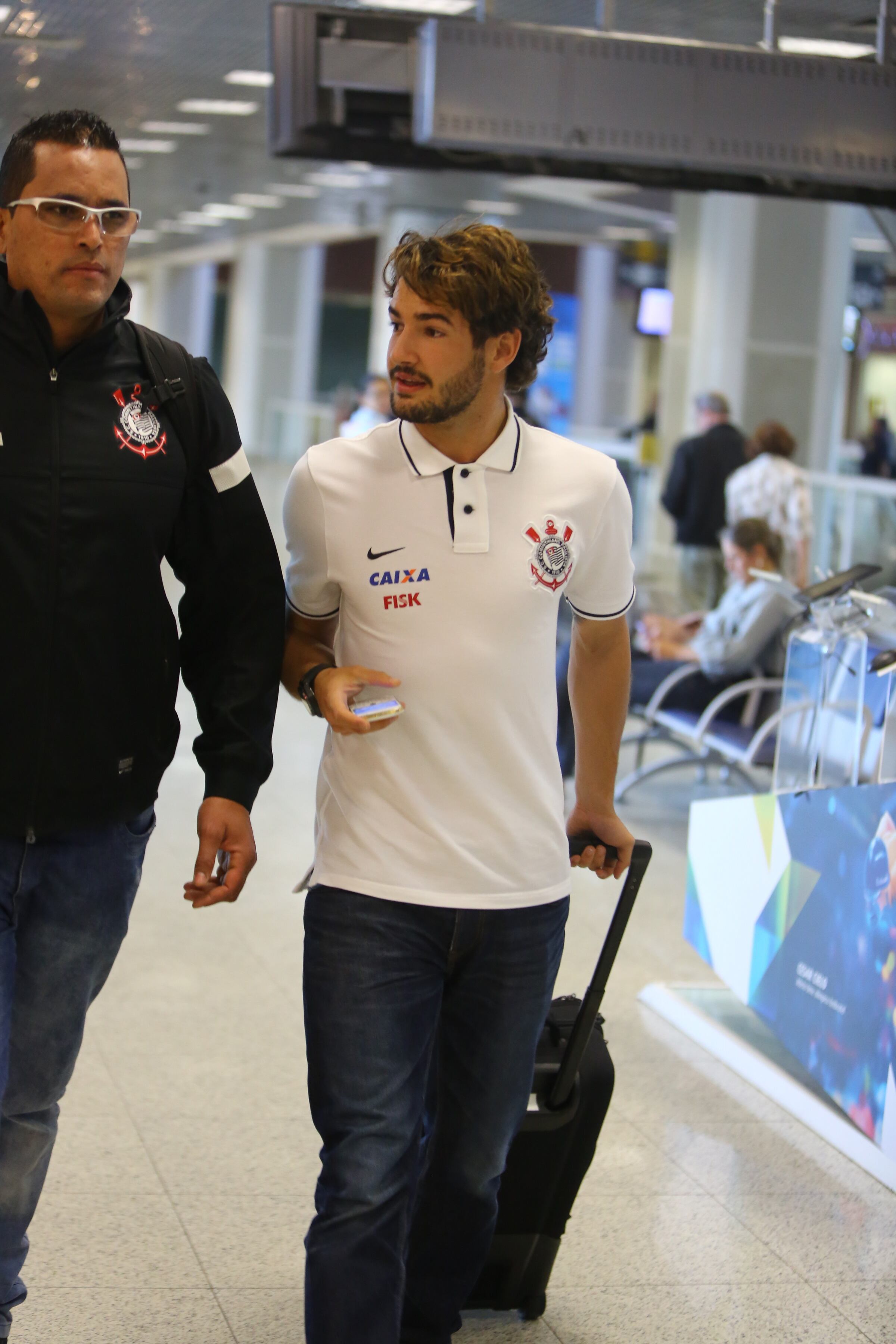 Mas ele aderiu ao castanho e, agora, não sabe se vai ou se fica
Qual visual de Pato você prefere?