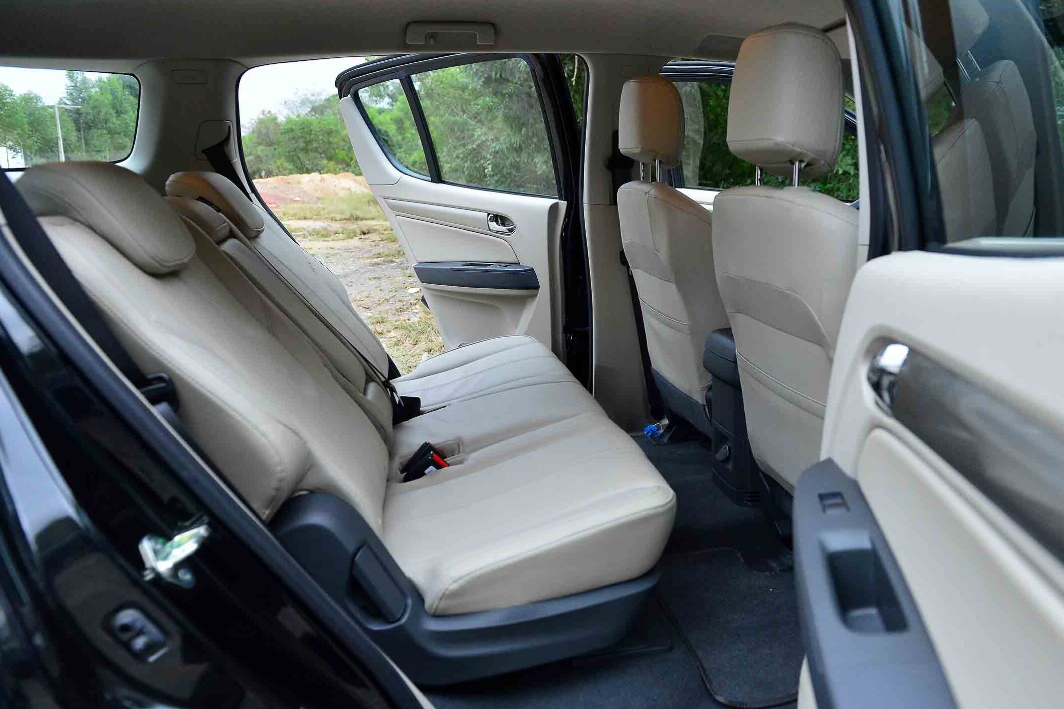 Os ocupantes dos bancos traseiros podem reclinar seus encostos (na divisão 2/3 e 1/3), aumentando o conforto em passeios mais longos. Leia a avaliação completa

Quer saber tudo sobre carros? Acesse www.r7.com/carros