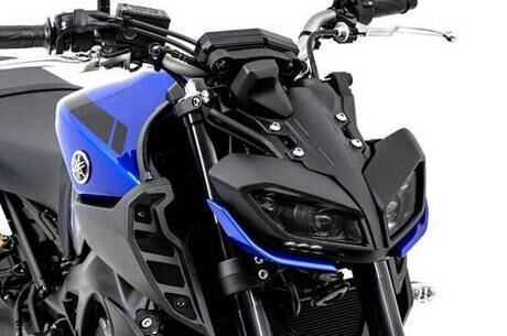 Os novos faróis, entradas de ar e posicionamento dos piscas denunciam novo modelo