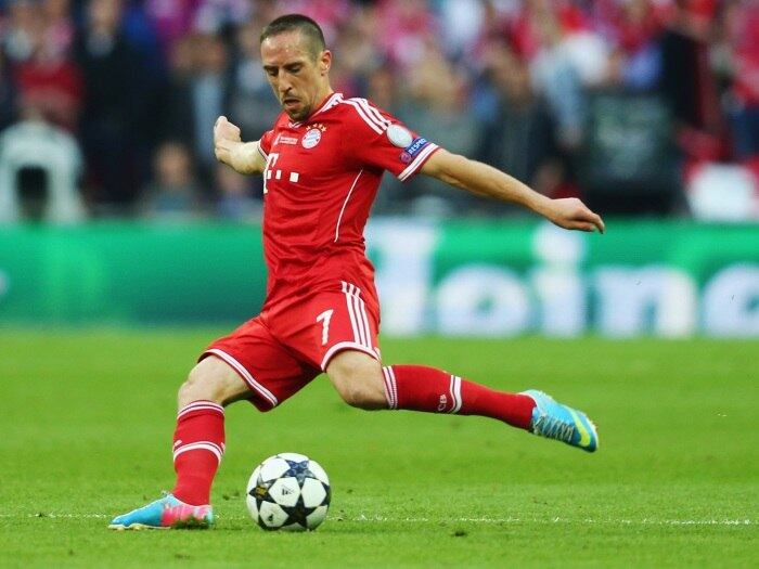Kaká (Milan), Benzema (Real Madrid), Gaitán (Benfica), Messi
(Barcelona) e Ribéry (Bayern de Munique) 2011/12 – 5 assistências