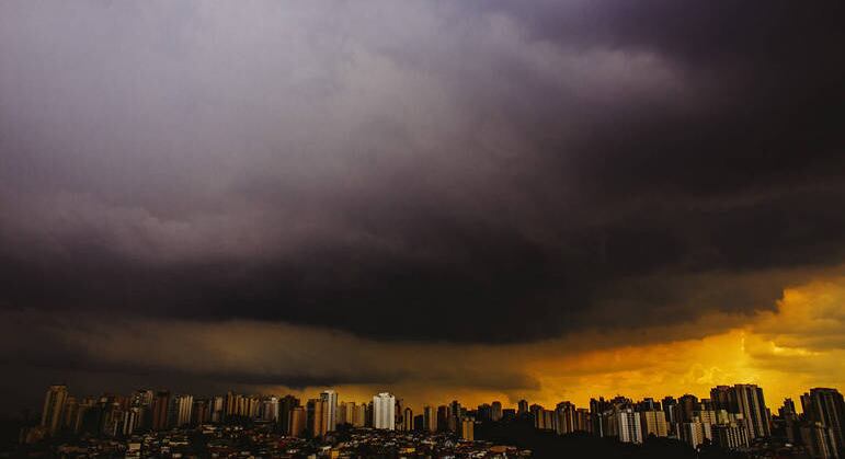 Chuva vindo do Jabaquara em direção a Vila Mariana na Zona Sul de São Paulo nesta quarta-feira (24)