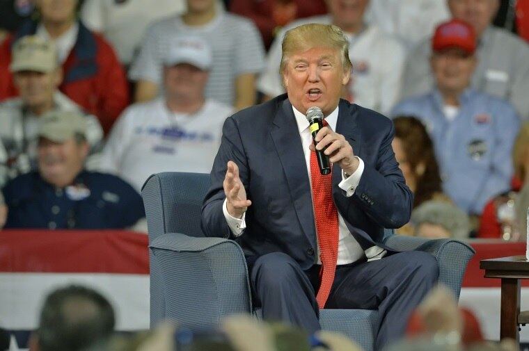 Oito anos após o semicolapso do sistema financeiro de
2008, os Estados Unidos ainda não se recuperaram totalmente do choque. Apesar
da melhora na economia, a classe média — setor que vem perdendo gradualmente o
poder de consumo desde meados da década de 1980 — continua na mesma 
