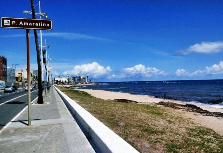 Também bem próxima ao centro da cidade está a praia de Amaralina. Tranquila e próxima ao calçadão e ciclofaixa, a praia Amaralina garante um visual perfeito para quem quer observar as belezas naturais da cidade