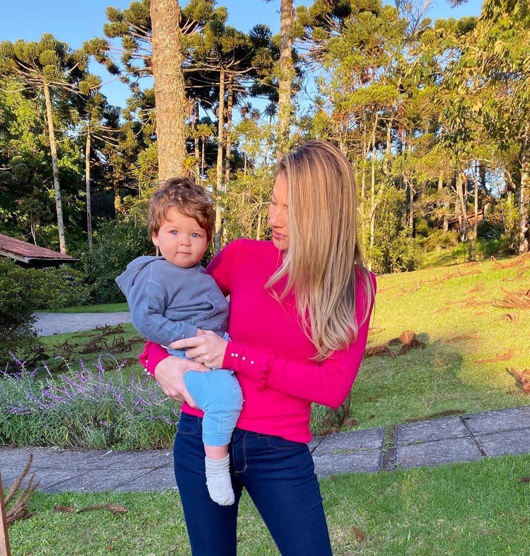 No dia 26 de janeiro, Luma Costa anunciou o nascimento do segundo filho, Eduardo. Além do bebê, Luma também é mãe de Antônio, de quatro anos, ambos frutos do relacionamento com o empresário Leonardo Martins