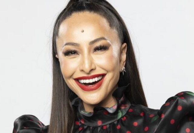 A apresentadora Sabrina Sato reforçou o status de ícone fashion na estreia do Made In Japão, que voltou à tela da Record TV aos sábados, a partir das 22h30, e arrasou com diferentes looks ao longo da atração. Confira esse verdadeiro desfile de estilo! 
