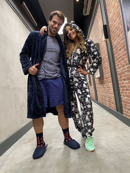 As mulheres adoraram os pijamas flanelados! Com conjuntos de
diferentes cores e estampas, elas aproveitaram o conforto e o visual. Olha só
esse conjunto com touca! Você também pode ter o seu! Compre no site da Riachuelo