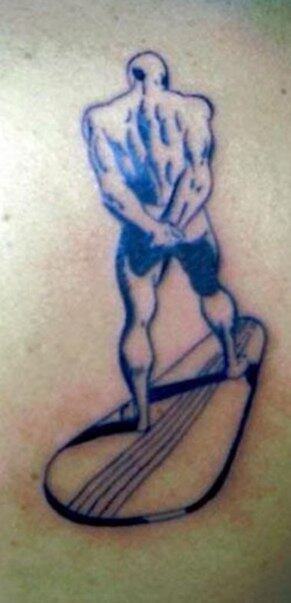 O surfista prateado... Do lado contrário da prancha