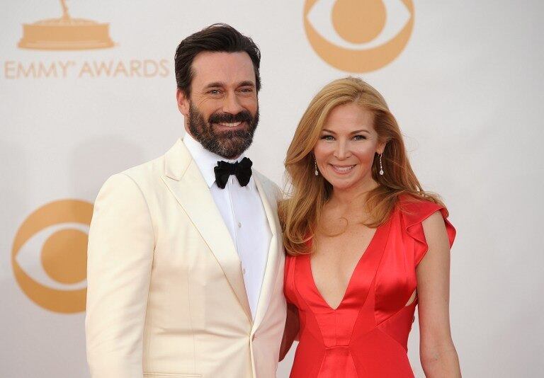Aconteceu na noite deste domingo (22), o Emmy 2013, o maior prêmio da TV americana. Atores das séries passaram pelo tapete vermelho do Nokia Theatre, de Los Angeles. Jon Hamm, o astro de Mad Man, apareceu com um novo look - todo barbado - ao lado da mulher, Jennifer Westfeldt. Siga a galeria e veja os looks