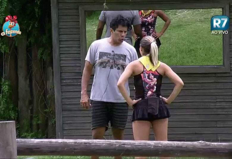 Porém, as dúvidas começam a pairar no ar. Luka Ribeiro já chegou a afirmar para Ana Paula que os dois vão estar na final do reality show

+ Rola edredom ou será que Mara Maravilha e Marcelo estão carentes mas estão legais? Clique e tire as suas conclusões!
+ Confira doze momentos de A Fazenda 8 que representam você na vida
+ Marcelo Bimbi e JP Mantovani provam que são boys magia em qualquer momento do dia

