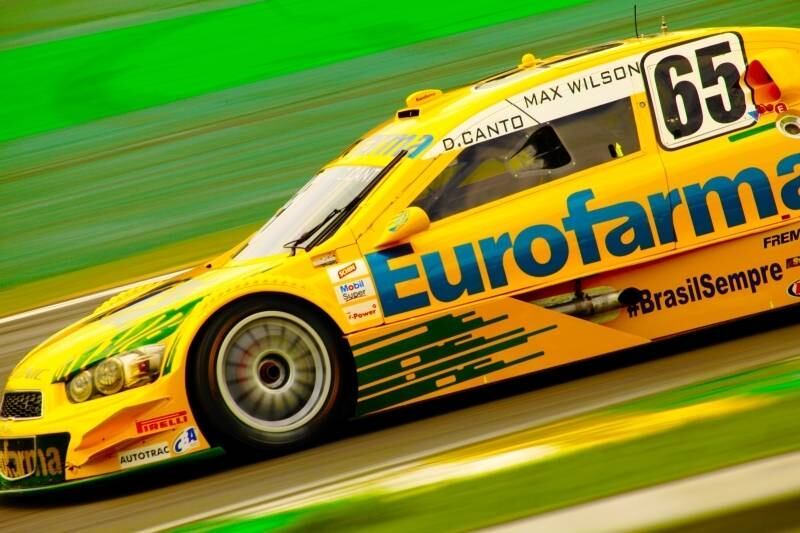Quando entregou o carro para Rodrigo Sperafico (já na primeira posição), o veterano piloto conseguiu abrir mais vantagens sobre os demais pilotos até receber a bandeirada final