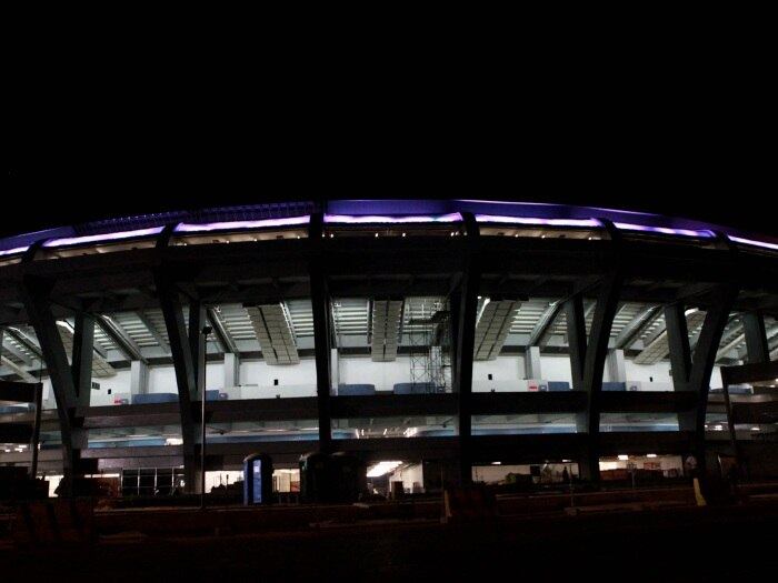 O lado de fora do Maracanã não foi esquecido e ganhou uma bela parte da iluminação do estádio