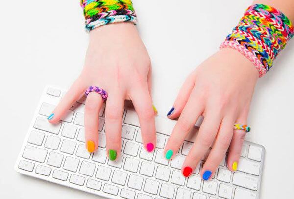 As oportunidades listadas nesta galeria para trabalhar na
área da beleza estão disponíveis no R7 Empregos, no qual
aparecem as vagas oferecidas pela Catho. O interessado em se candidatar a uma
das funções deve cadastrar o currículo, ganhando acesso gratuito por sete dias