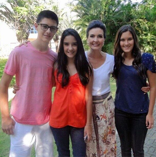 Fátima Bernardes fala sobre a adolescência dos trigêmeos