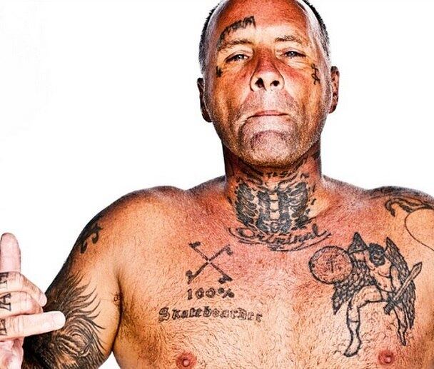 Um dos skatistas mais influentes
de todos os tempos, Jay Adams faleceu em 14 de agosto, aos 53 anos. Adams ficou
conhecido por integrar o lendário grupo Z-Boys, na Califórnia, nos anos 70