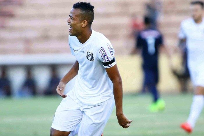 Geuvânio também passou a ganhar mais no Santos. Com salário de R$ 8 mil na base, o meia também recebeu o aumento de mais de 1000% dado a Caju...