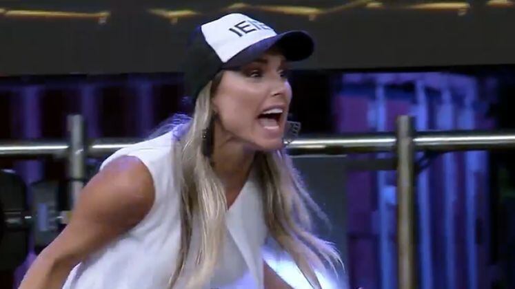 A Fazenda Nova Chance
Na edição que recebeu peões que já tinham participado de A Fazenda e outros realities, a atriz Flávia Viana conquistou 56% da preferência do público