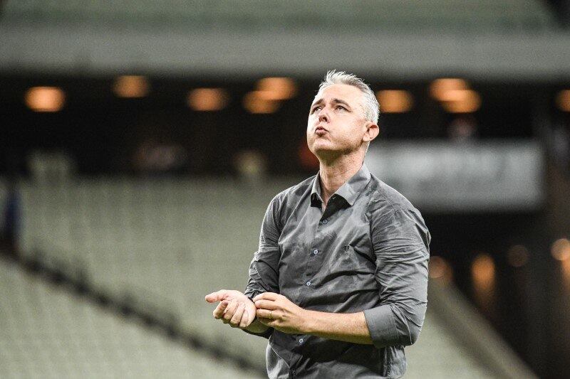 Tiago Nunes

Com a saída de Renato Gaúcho, a diretoria do Tricolor apostou em Tiago Nunes, que, após ter um início positivo, caiu drasticamente de rendimento e não conseguiu se recuperar. No Campeonato Brasileiro, o treinador foi embora sem nenhuma vitória e com apenas dois pontos na classificação
