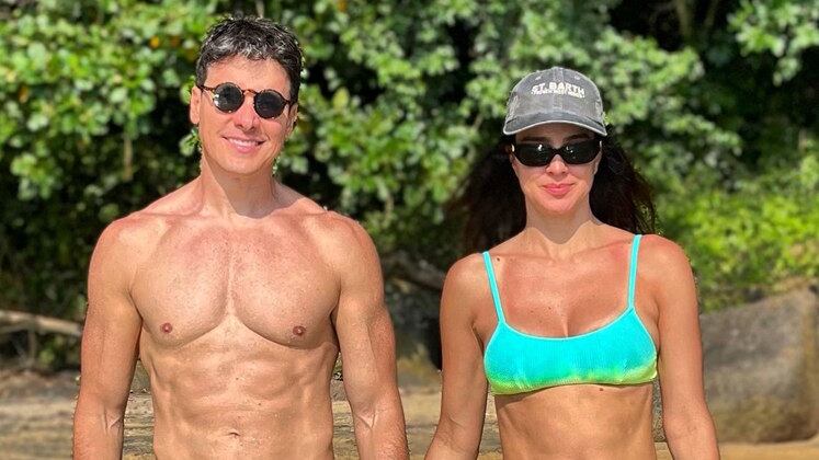 Que casalzão! Faro e a esposa Vera Viel não escondem o resultado de todo esforço na academia