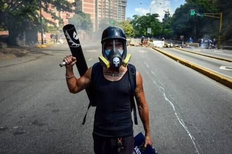 Protestos contra o governo de Nicolás Maduro já duram quase dois meses
