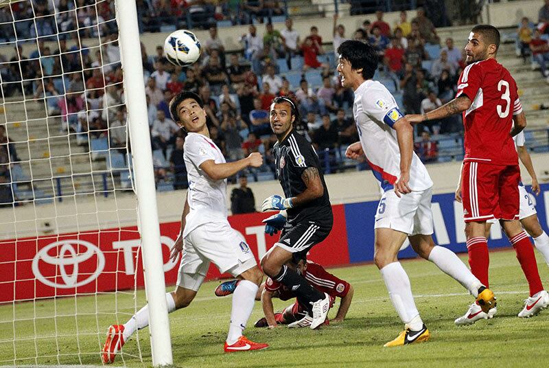 A Coreia do Sul pode ser a segunda seleção classificada em campo para a Copa, depois do Japão. O time precisa vencer o Uzbequistão pelas eliminatórias asiáticase torcer para que o Líbano derrote o Irã