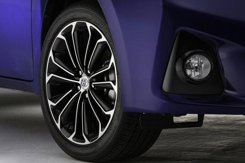 Versões superiores LE e S usarão belas rodas de liga leve de 16 polegadas

VEJA TAMBÉM

> Novo Toyota RAV4 chega ao Brasil R$ 22 mil mais barato, a partir de R$ 96,9 mil

> Volvo V40, carro mais seguro do mundo, é lançado no Brasil por R$ 115.900

> Fiesta surpreende e supera HB20 e Onix em maio; confira os 30 mais vendidos

Quer saber tudo sobre carros? Acesse R7.com/carros