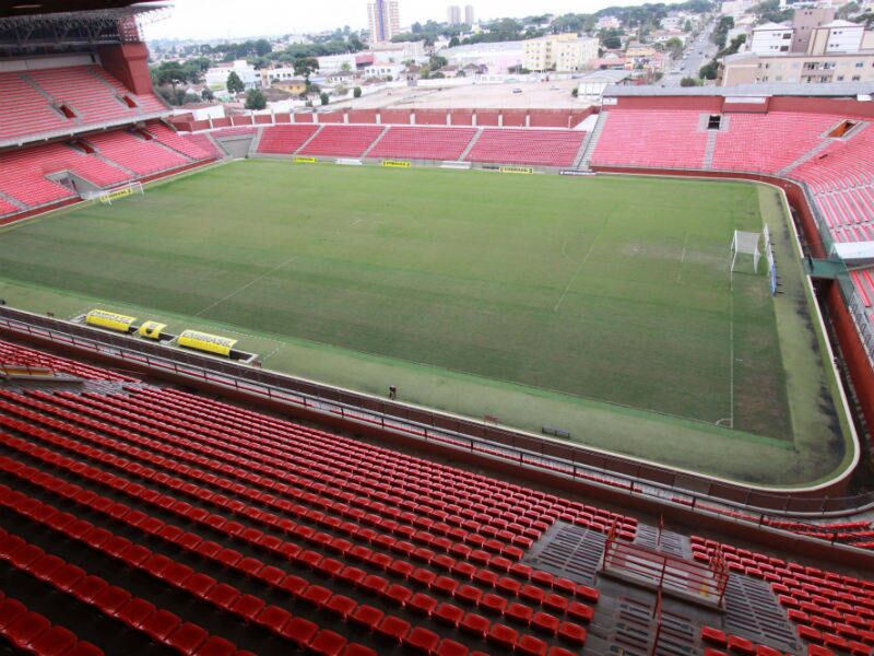 Curiosamente, a Arena da Baixada era considerada o estádio mais pronto para abrigar partidas da Copa, quando o Brasil foi anunciado sede, em 2007. Porém, as obras não evoluíram conforme o planejado e o estádio virou uma das maiores dores de cabeça para a Fifa