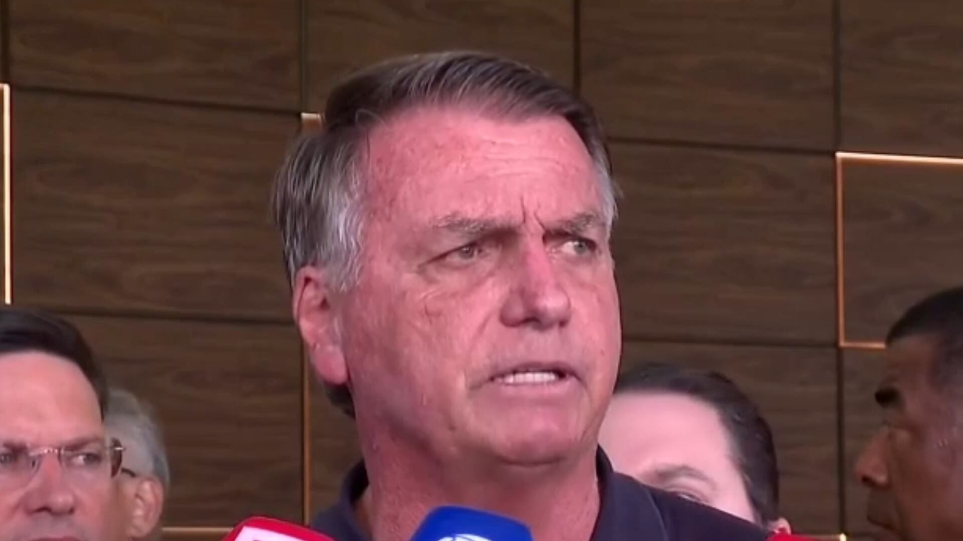 'Que várzea', publica Nikolas Ferreira sobre prisão domiciliar de Bolsonaro; veja repercussão