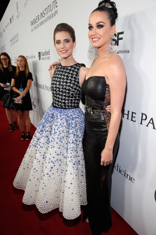 A festa da instituição de combate ao câncer contou com a presença da atriz Allison Williams e da cantora Katy Perry