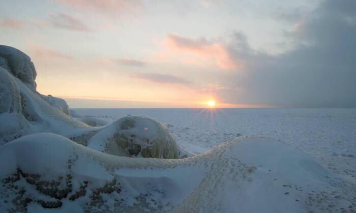 O congelamento da estrutura acontece por conta do vórtex polar, nome dado aos ciclones de ar frio que normalmente ocorrem no norte canadense