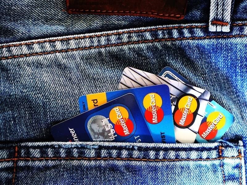 Cartão de crédito cobra juros mais altos do país