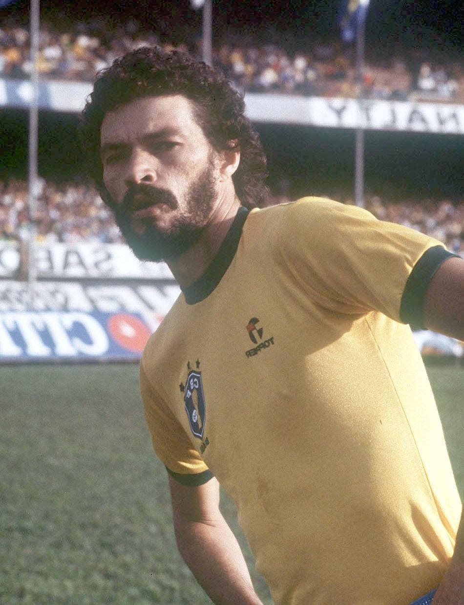 No Brasil, dois grandes nomes são exemplo de ativismo no esporte. O Doutor Sócrates, ativista, uma das primeiras figuras públicas a apoiar as Diretas Já, também foi o precursor da chamada Democracia Corintiana, movimento que mudou a estrutura do esporte. Todas as decisões dentro do clube, relativas a equipe, eram decididas em comum acordo por todos, por meio do voto