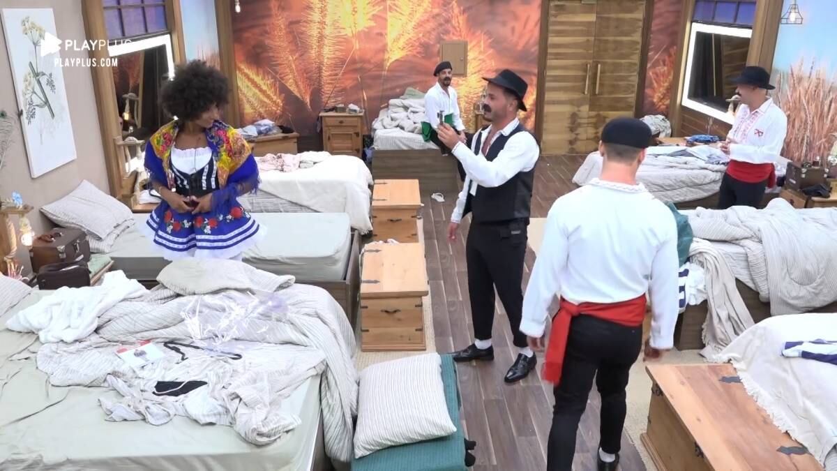 As festas de A Fazenda 11 são sempre muito aguardadas pelos peões. É o momento de usar looks criativos, tomar bons drinks e dançar até as pernas doerem!

Com o tema inspirado na cultura portuguesa, veja como foi a comemoração deste fim de semana!