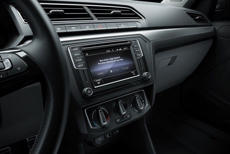 Quem quiser uma central ainda mais poderosa, pode escolher a Discover Media, com tela de 6,3 polegadas e mais recursos disponíveis, incluindo navegador por GPS e as plataformas MirrorLink, Apple Carplay e Google Android Auto. Esta já equipa de série a inédita versão Connect, que é um pacote baseado na versão Comfortline com a central