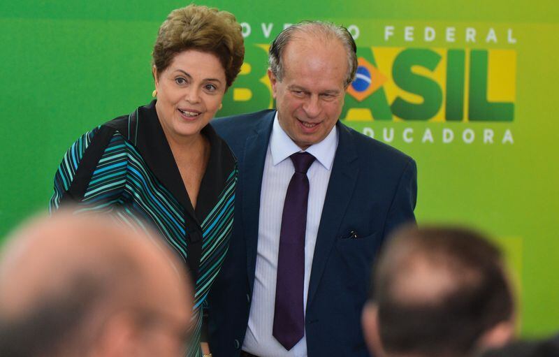 Dilma citou quatro iniciativas propondo mudanças na grade curricular, qualificação e aumento da remuneração de diretores e professores e o estímulo ao uso de tecnologias