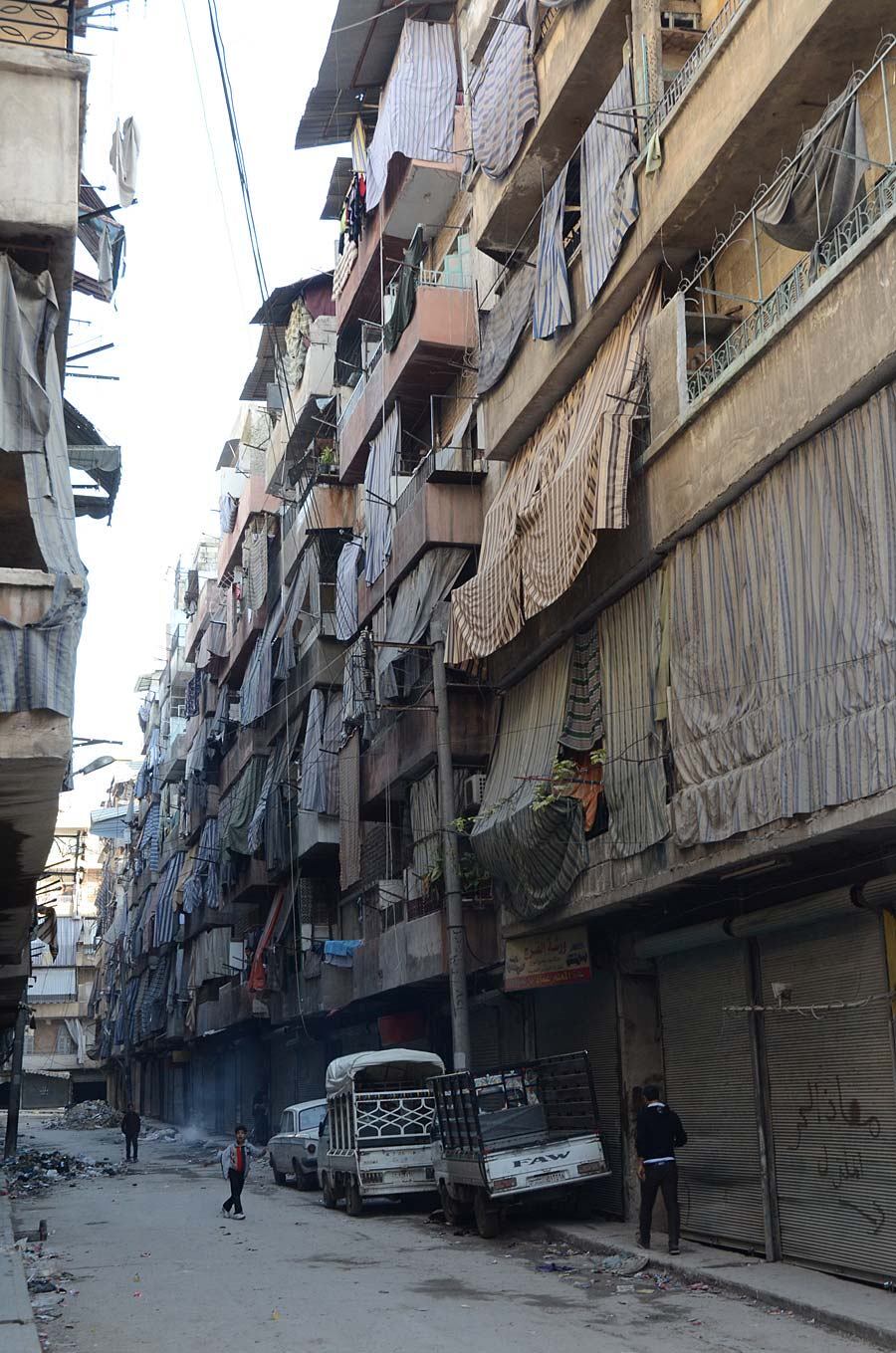 Nessa galeria de fotos, o internauta do R7 vê de perto a destruição da cidade de Aleppo, flagrada pelas lentes do fotojornalista brasileiro Edrien Esteves. Leia a reportagem completa